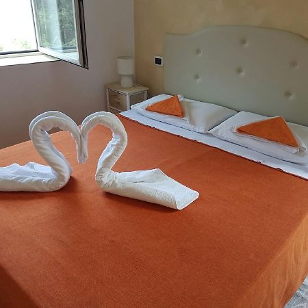 Casolare Al Porto Hotel โตรเปอา ภายนอก รูปภาพ