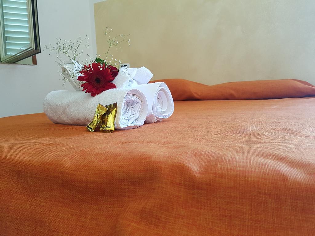 Casolare Al Porto Hotel โตรเปอา ภายนอก รูปภาพ